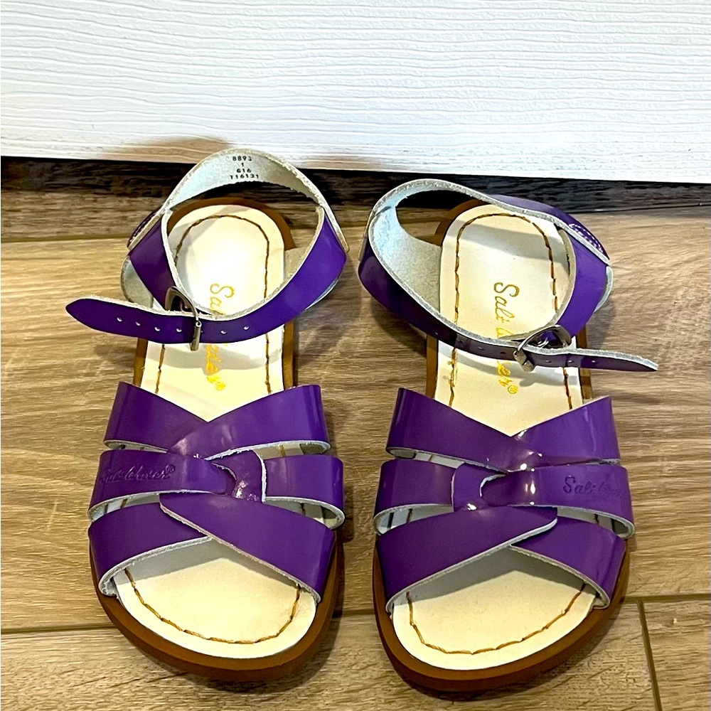 Like new Salt Water kids size 1 purple sandals